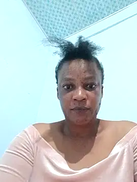 Snapshot of QueenLave chatting on May 2026 01:59:01 PM QueenLave online show from May 2026 01:59:01 PM