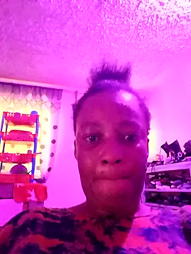 Snapshot of QueenLave chatting on May 2026 10:45:02 AM QueenLave online show from May 2026 10:45:02 AM