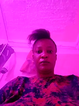 Snapshot of QueenLave chatting on May 2026 10:01:01 AM QueenLave online show from May 2026 10:01:01 AM