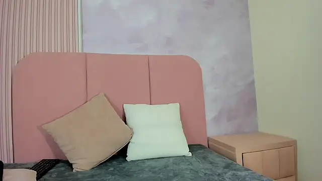 Snapshot of Rosa_Aura chatting on June 2026 01:52:02 AM Rosa Aura online show from June 2026 01:52:02 AM