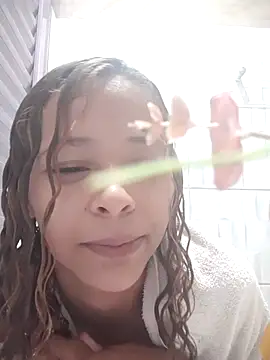 littlehoney00 online show from May 2026 04:45:02 PM