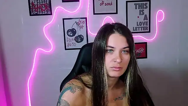 Snapshot of AlisaFrost chatting on May 2026 01:19:01 PM AlisaFrost online show from May 2026 01:19:01 PM