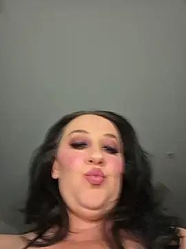 Snapshot of CreamVixen chatting on May 2026 04:31:01 AM CreamVixen online show from May 2026 04:31:01 AM