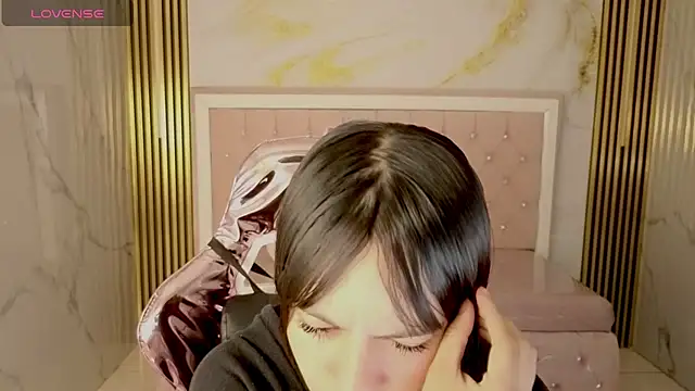isabeau s online show from July 2026 01:04:02 PM