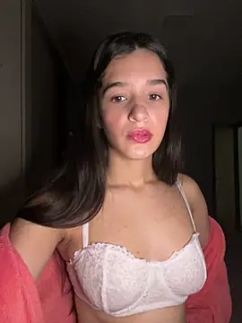 Snapshot of julhya_duarte chatting on June 2026 09:33:01 AM julhya duarte online show from June 2026 09:33:01 AM
