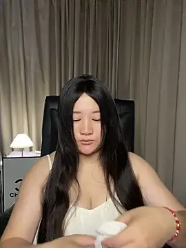 Luckysisi-s online show from May 2026 01:51:02 PM