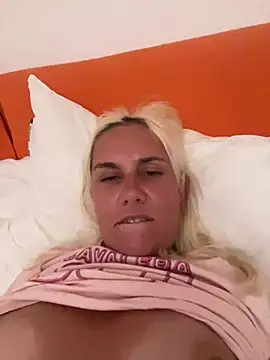 Snapshot of Sofia_beee chatting on June 2026 10:52:02 AM Sofia beee online show from June 2026 10:52:02 AM