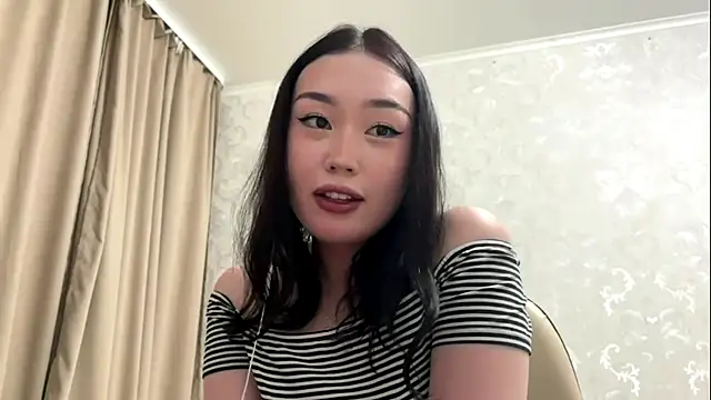 Snapshot of LilowNax chatting on May 2026 06:37:02 PM LilowNax online show from May 2026 06:37:02 PM