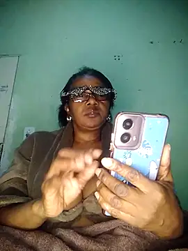 Snapshot of zeebighips chatting on June 2026 12:06:01 AM zeebighips online show from June 2026 12:06:01 AM