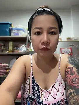 Snapshot of LINDA_HD chatting on June 2026 01:32:02 PM LINDA HD online show from June 2026 01:32:02 PM