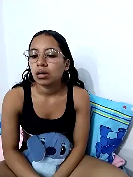 Snapshot of Violetlove_ chatting on May 2026 09:07:01 AM Violetlove online show from May 2026 09:07:01 AM