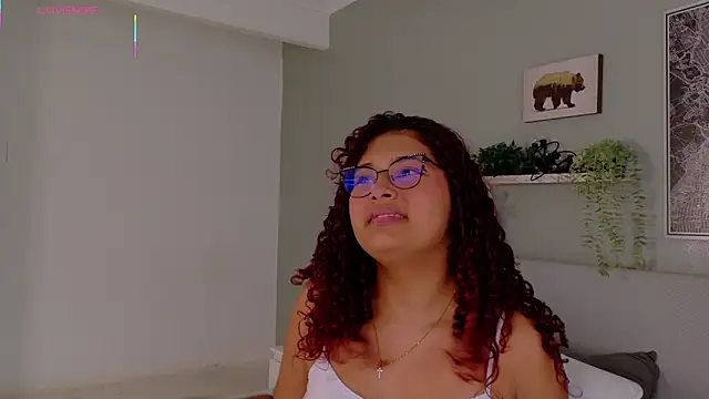 AmeliaLaurent  online show from June 2026 07:30:02 PM