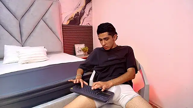 Isaacxsam  online show from May 2026 12:34:02 PM