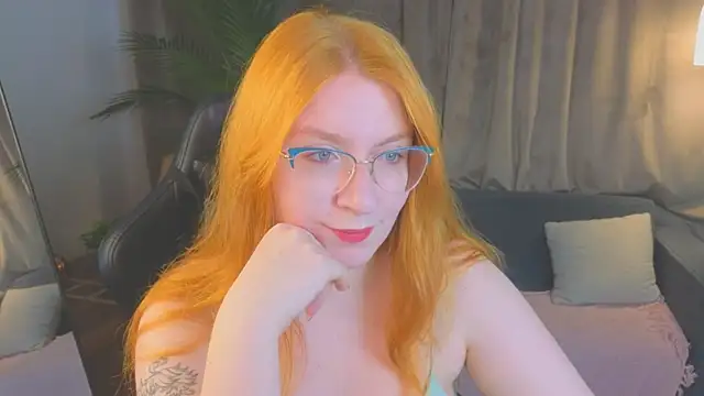 Snapshot of AliceBrightside chatting on June 2026 09:39:01 PM AliceBrightside online show from June 2026 09:39:01 PM