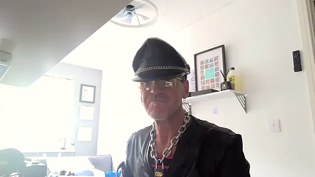 Snapshot of NottsLeather chatting on June 2026 09:35:02 AM NottsLeather online show from June 2026 09:35:02 AM