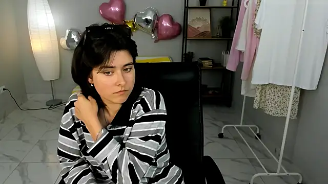 Snapshot of Barbara_Little chatting on May 2026 01:42:02 PM Barbara Little online show from May 2026 01:42:02 PM