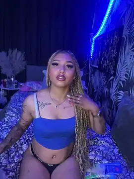 YoungXylena online show from May 2026 06:27:01 PM