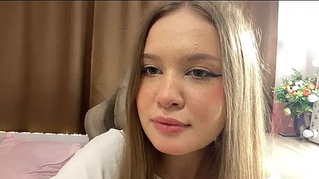 StefiMoon online show from May 2026 01:08:01 PM