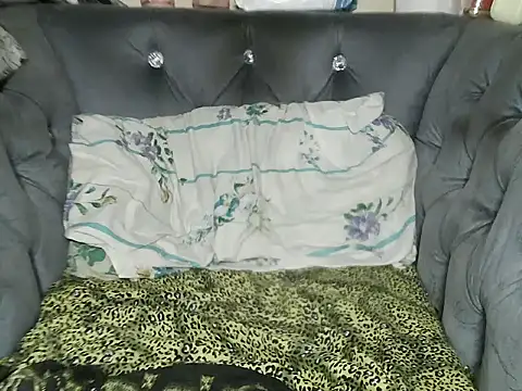 Snapshot of Silky_aura chatting on July 2026 12:33:01 PM Silky aura online show from July 2026 12:33:01 PM