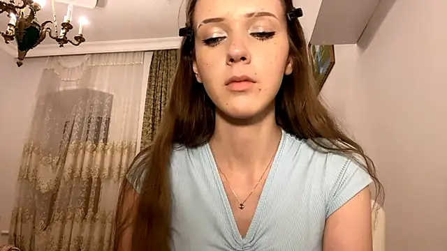 Snapshot of ElouiseBenhaim chatting on June 2026 05:44:01 PM ElouiseBenhaim online show from June 2026 05:44:01 PM