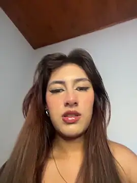 Snapshot of velariasoft_ chatting on June 2026 03:55:02 PM velariasoft online show from June 2026 03:55:02 PM