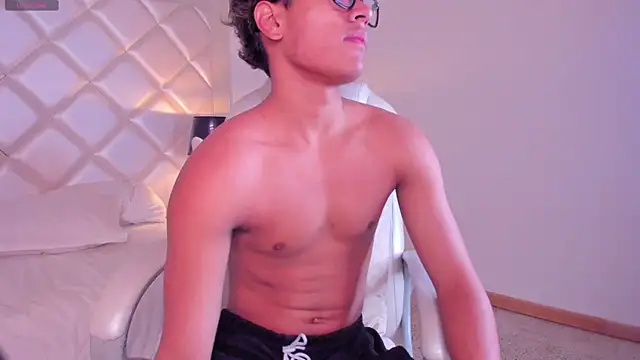 Snapshot of MarcoDeluxxe chatting on May 2026 11:40:02 AM MarcoDeluxxe online show from May 2026 11:40:02 AM
