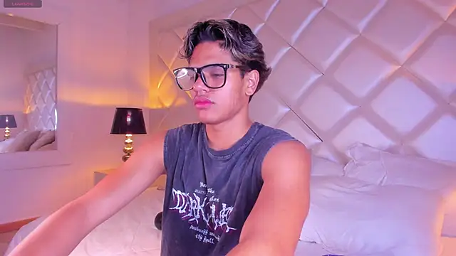 Snapshot of MarcoDeluxxe chatting on May 2026 11:52:02 AM MarcoDeluxxe online show from May 2026 11:52:02 AM