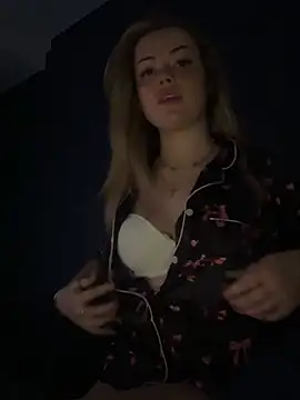 Snapshot of aimsbunny chatting on May 2026 01:24:01 AM aimsbunny online show from May 2026 01:24:01 AM