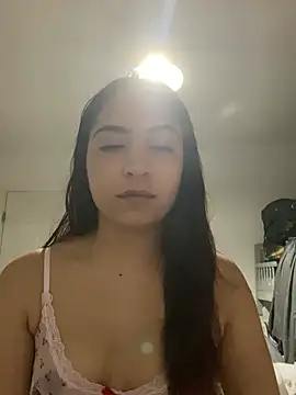 Snapshot of naomiiii55 chatting on June 2026 01:43:02 AM naomiiii55 online show from June 2026 01:43:02 AM