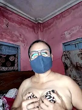 Snapshot of MoonLusty chatting on June 2026 05:30:01 AM MoonLusty online show from June 2026 05:30:01 AM