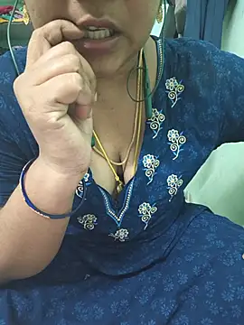 Tamil-kaviya98 online show from June 2026 07:42:01 AM
