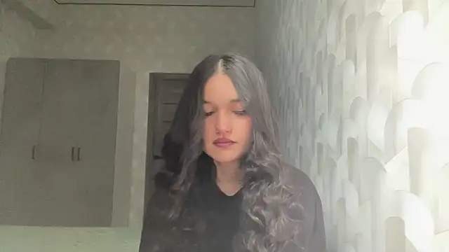 Snapshot of LisetteParajon chatting on June 2026 05:10:01 AM LisetteParajon online show from June 2026 05:10:01 AM