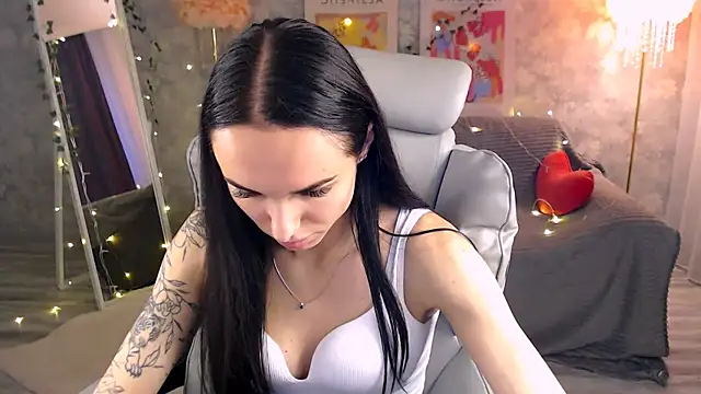 NicoleMerz online show from June 2026 03:21:01 PM