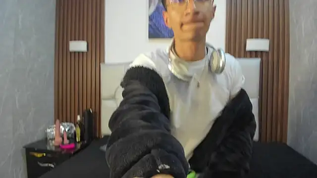 Julian Foxxx online show from May 2026 07:33:01 PM