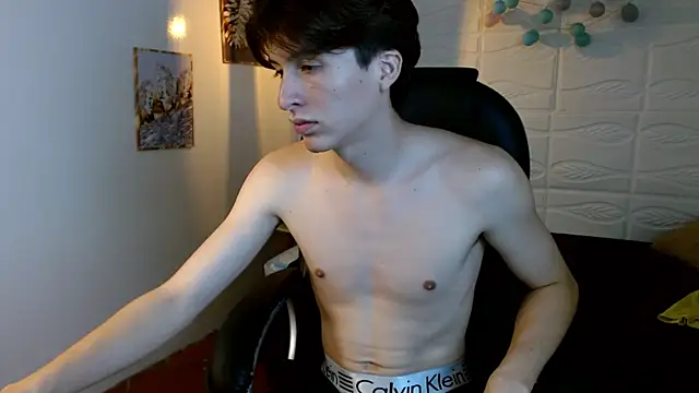 Snapshot of Marcoviolet chatting on June 2026 08:32:02 PM Marcoviolet online show from June 2026 08:32:02 PM