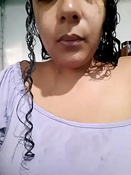 Snapshot of bruninhasurfi chatting on June 2026 02:49:02 PM bruninhasurfi online show from June 2026 02:49:02 PM