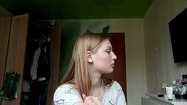Snapshot of NorineGressett chatting on June 2026 12:18:01 PM NorineGressett online show from June 2026 12:18:01 PM