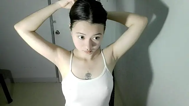 Snapshot of lily_cruzz chatting on May 2026 08:00:01 AM lily cruzz online show from May 2026 08:00:01 AM