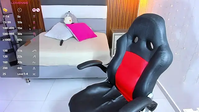 ZOEMARTINS1 online show from May 2026 12:36:02 PM