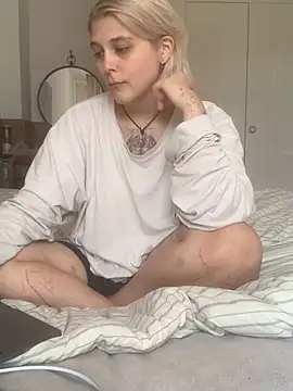 Snapshot of Ella_Bloom chatting on June 2026 10:08:02 AM Ella Bloom online show from June 2026 10:08:02 AM