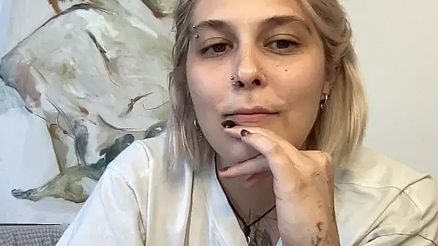Snapshot of Ella_Bloom chatting on July 2026 01:06:01 PM Ella Bloom online show from July 2026 01:06:01 PM