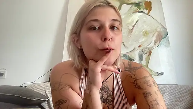 Snapshot of Ella_Bloom chatting on July 2026 09:57:02 AM Ella Bloom online show from July 2026 09:57:02 AM