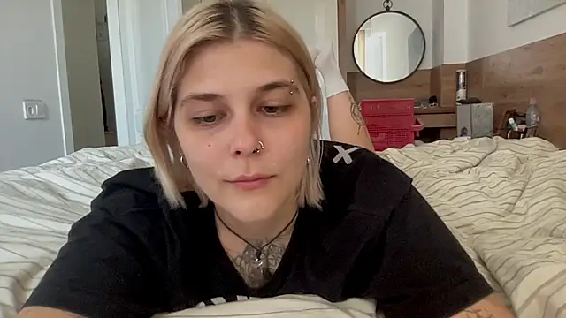 Snapshot of Ella_Bloom chatting on July 2026 10:07:02 AM Ella Bloom online show from July 2026 10:07:02 AM