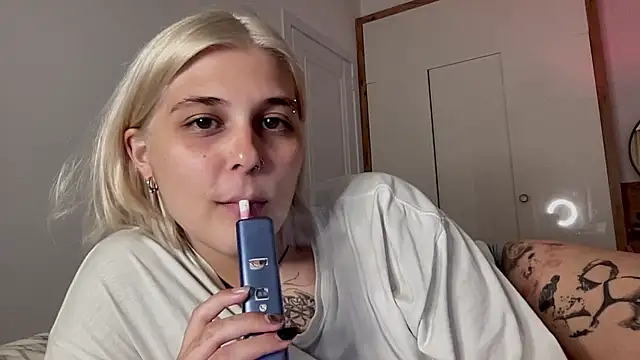 Snapshot of Ella_Bloom chatting on July 2026 06:24:02 PM Ella Bloom online show from July 2026 06:24:02 PM