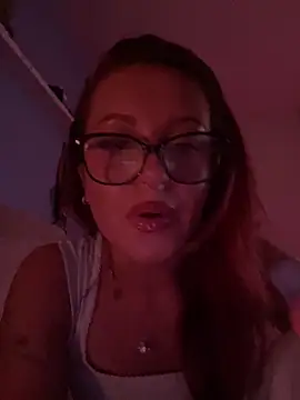 Snapshot of PoisonIvy_x chatting on May 2026 08:21:02 PM PoisonIvy x online show from May 2026 08:21:02 PM