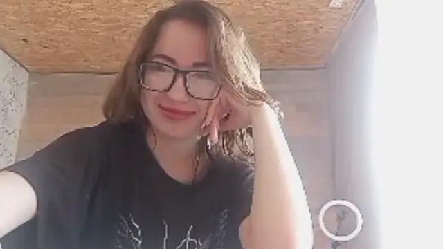 Snapshot of OliviaMoment chatting on June 2026 09:18:02 AM OliviaMoment online show from June 2026 09:18:02 AM