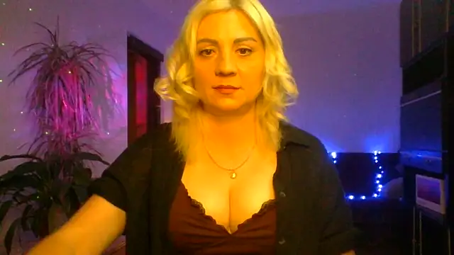LunaaKiss online show from June 2026 08:41:01 PM