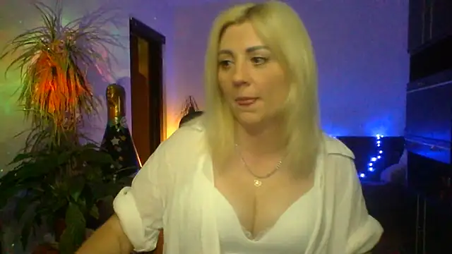 LunaaKiss online show from June 2026 08:12:02 PM