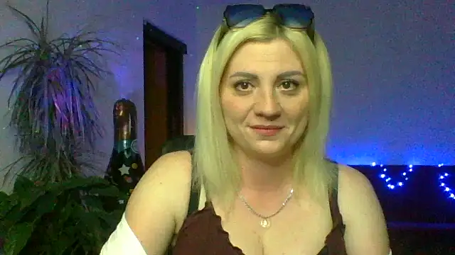 LunaaKiss online show from June 2026 07:41:02 PM