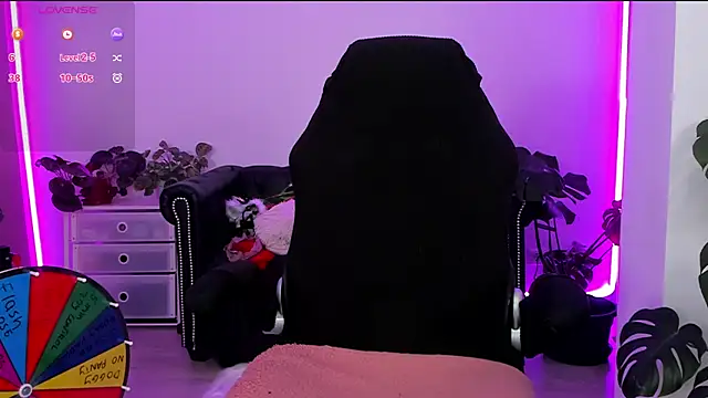 LindaWhite  online show from January 2025 05:00:01 PM